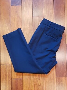 Ann Taylor Size 8 Petite  Black Capri slacks